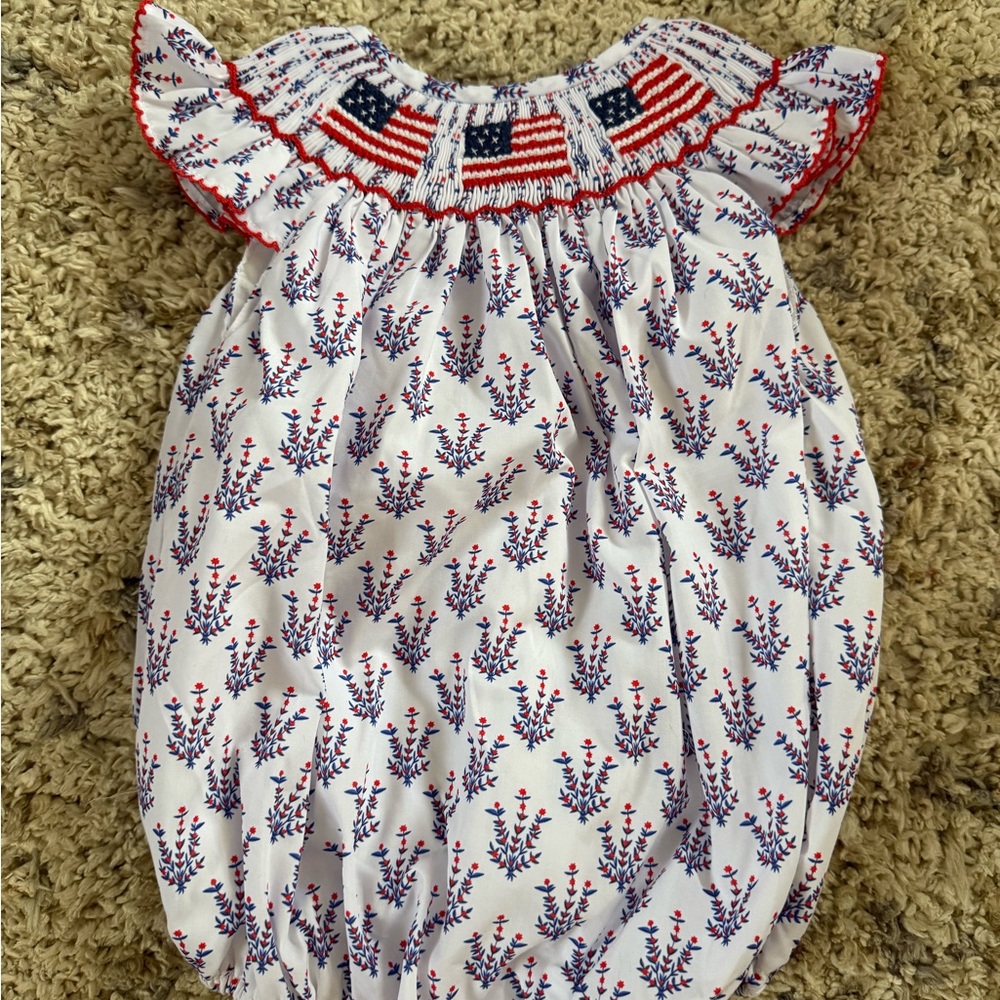 Smocked Flag Bubble